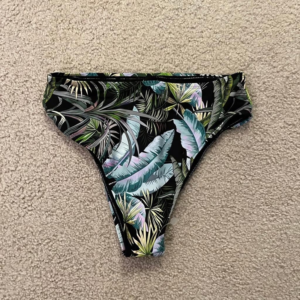 VYB Swimwear Women's Bikini Top